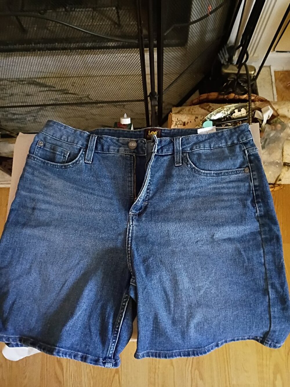 Lee Women's Size 14 Denim Bermuda Shorts Medium Wash Stretch 5-Pocket